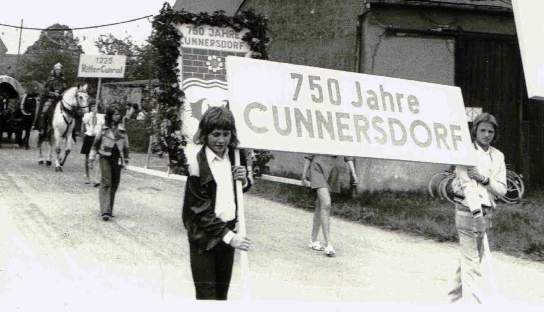 Festumzug zur 750-Jahrfeier in Cunnersdorf, 1975.