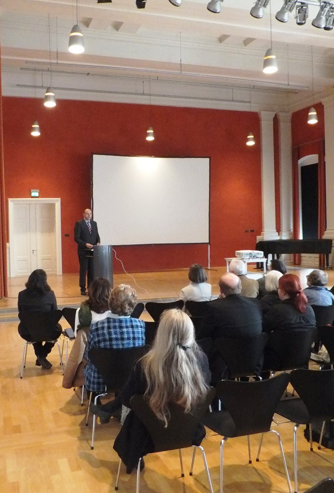 Oberbürgermeister Olaf Raschke eröffnet die Geburtstagsfeier für Georg Fabricius, St. Afra in Meißen.